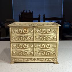 Vintage Plastic Lerner Jewelry Box – Ornate Carved Style (Melville, NY)