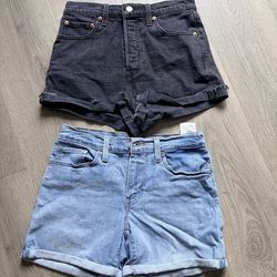 2 Pairs of Levi women’s Jean Shorts. Levi’s sz 27 (3 Pair) & 28 (2 Pair)