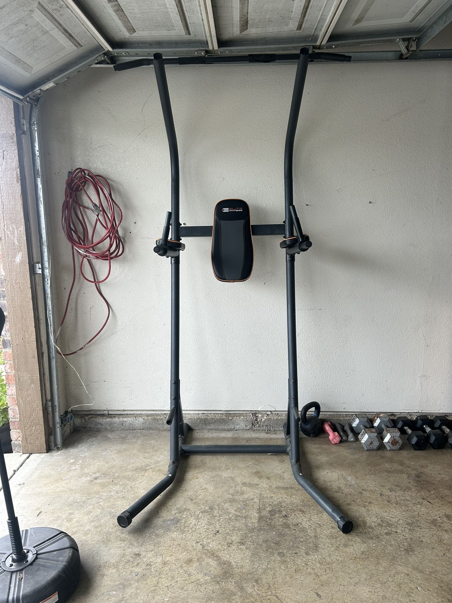 Pull Up/ Dip Station 