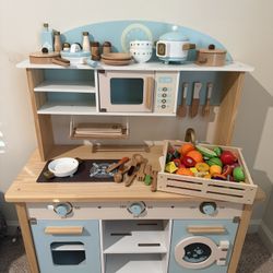 Kids Kitchen With Accessories 
