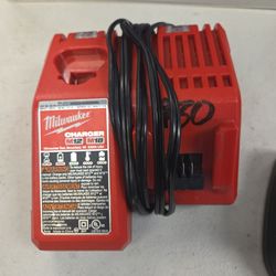 Battery charger Milwaukee