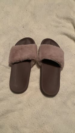 NWOT Ladies Faux Fur Slides