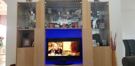 Buetiful Perfect Condition. Huge Entertainment system,