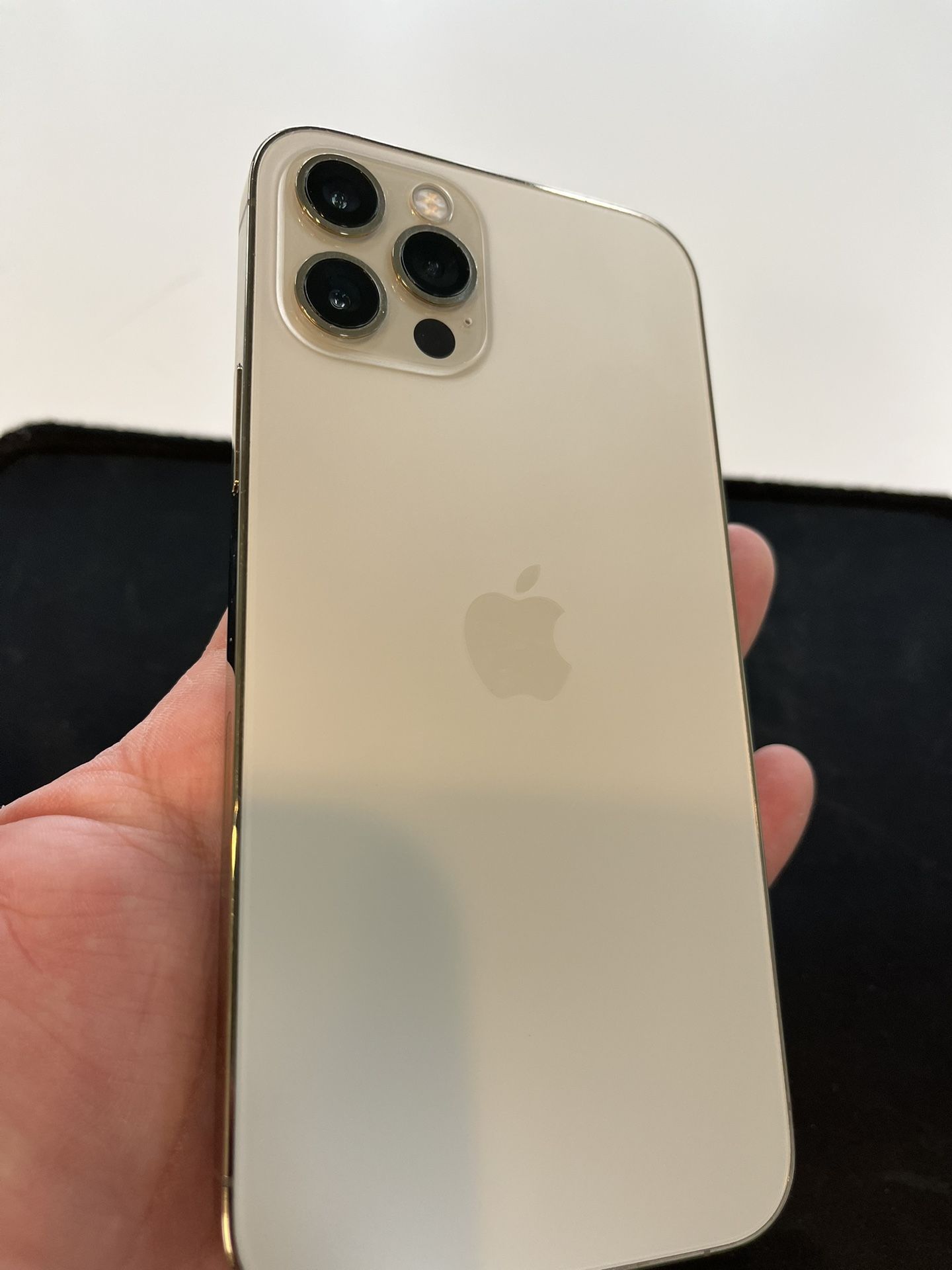 iPhone 12 Pro LIKE NEW NETWORK UNLOCKED open To Trades