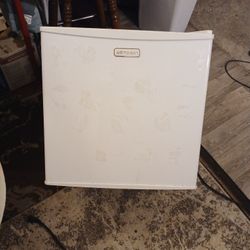 Mini Fridge 