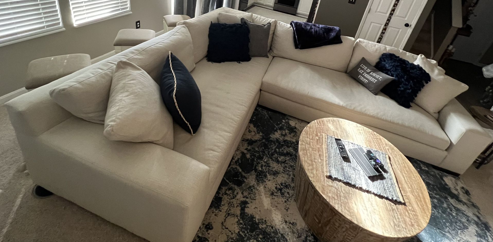 Like NEW Living Room Sectional (L Shaped)