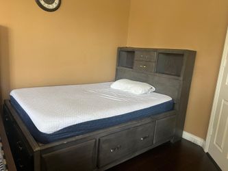 Queen size bed with mattress
