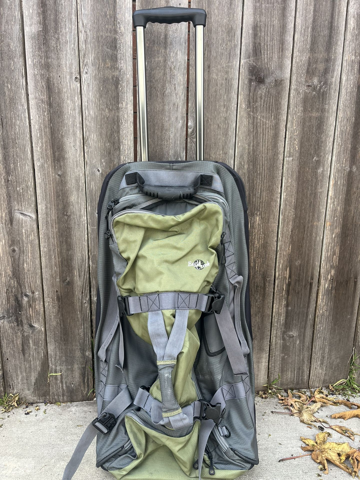 EAGLE CREEK suitcase for Traveling In Good Condition