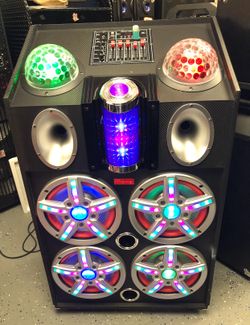 Equipo Con Cuatro Bocinas De 10" Y Dos Bolas De Disco//Bluetooth system with four 10” woofers