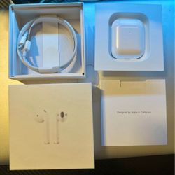 AirPods with Wireless Charging Case
