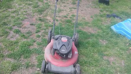 Yard machine 21" push mower runs mows