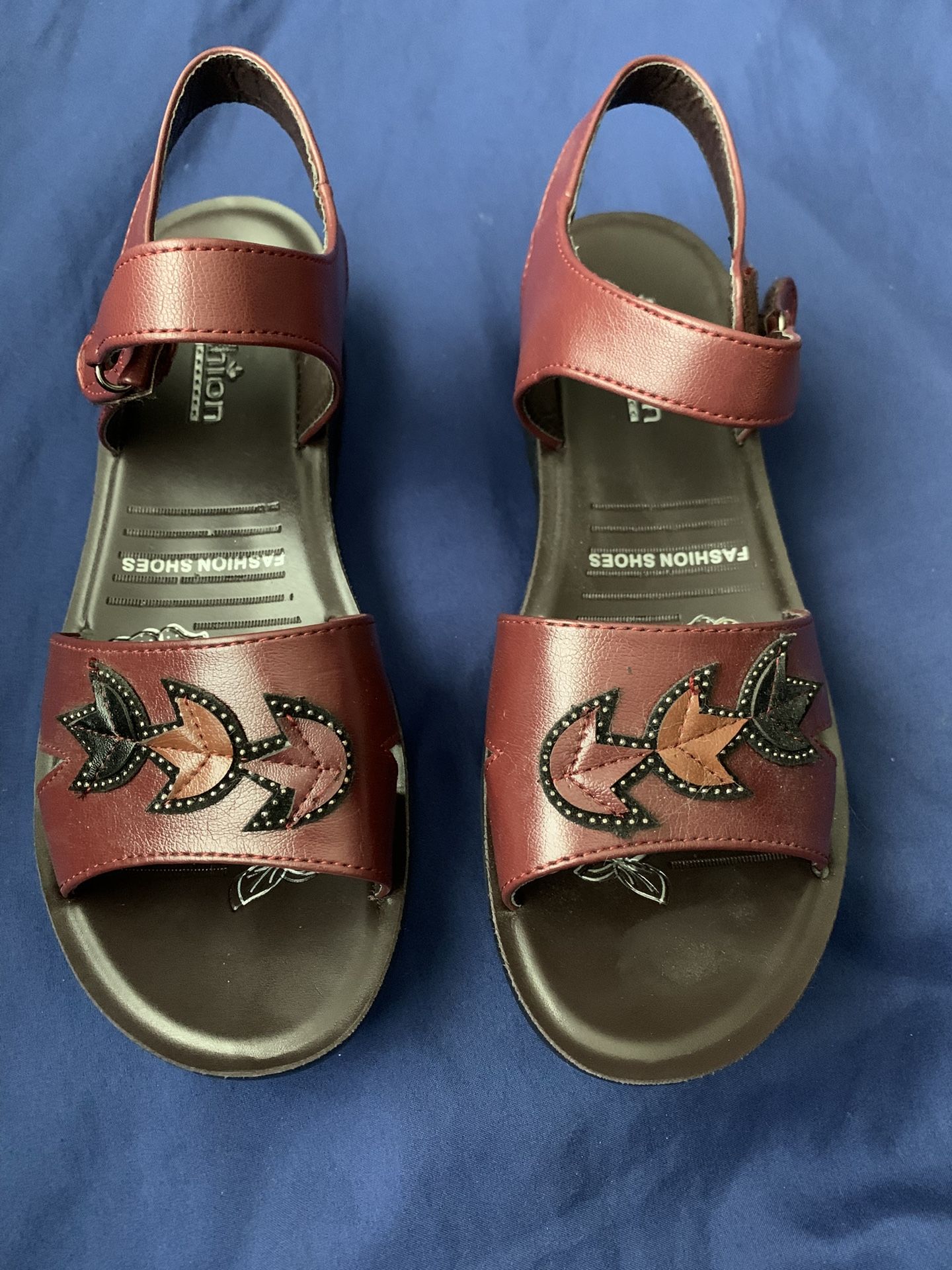 New- Summer Sandals Size 8