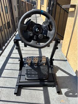 Logitech G923 Racing Wheel and Pedals for PS5, PS4, PC, Mac, TRUEFORCE up to 1000 Hz Force Feedback - Black: USB Connection, Rubber Grip