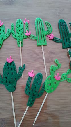 Cactus cup cake toppers