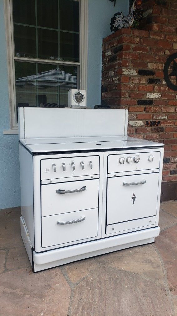 1950s Wedgewood 6 Burner + Griddle Stove