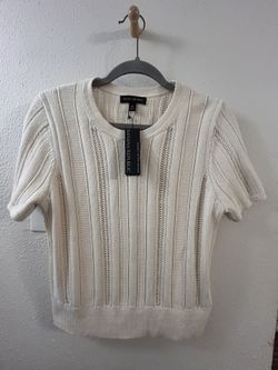 Women’s Banana Republic Medium sweater in a soft cream