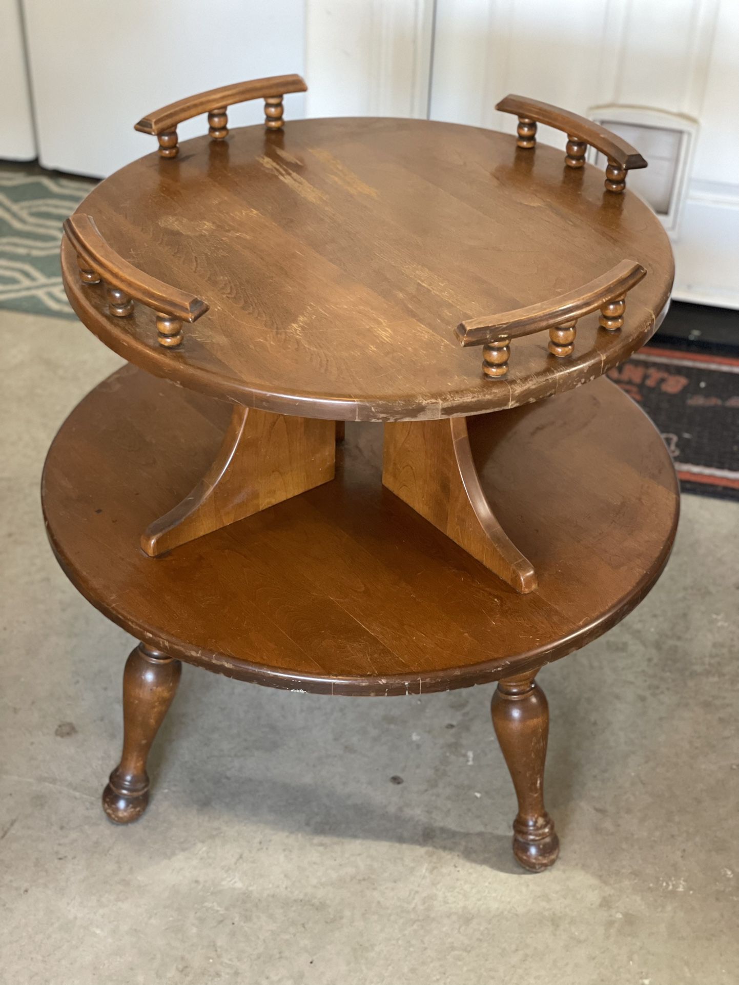 Cal Shops Vintage Solid MAPLE Wood 2-Tier Round Side Table/End Table w/Spindled Center