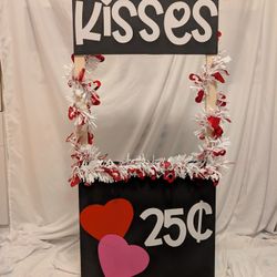 Valentine’s Day Kids Kissing Booth – Toddler & Classroom Activity