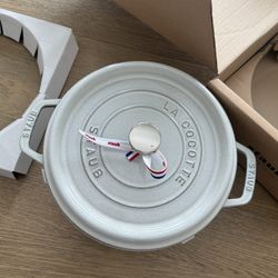Staub Dutch Oven, 4qt, White Truffle