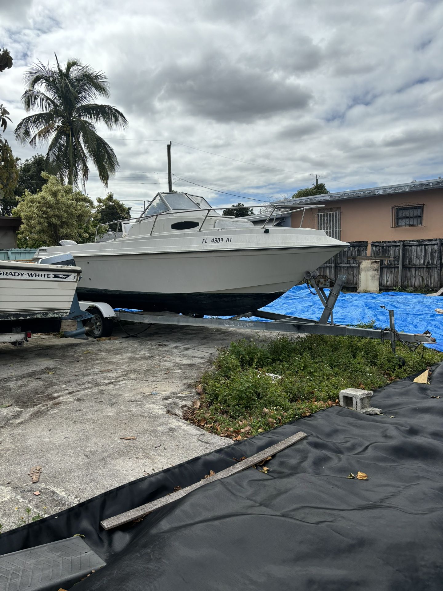1992 Boat 25 Feet With Trailer