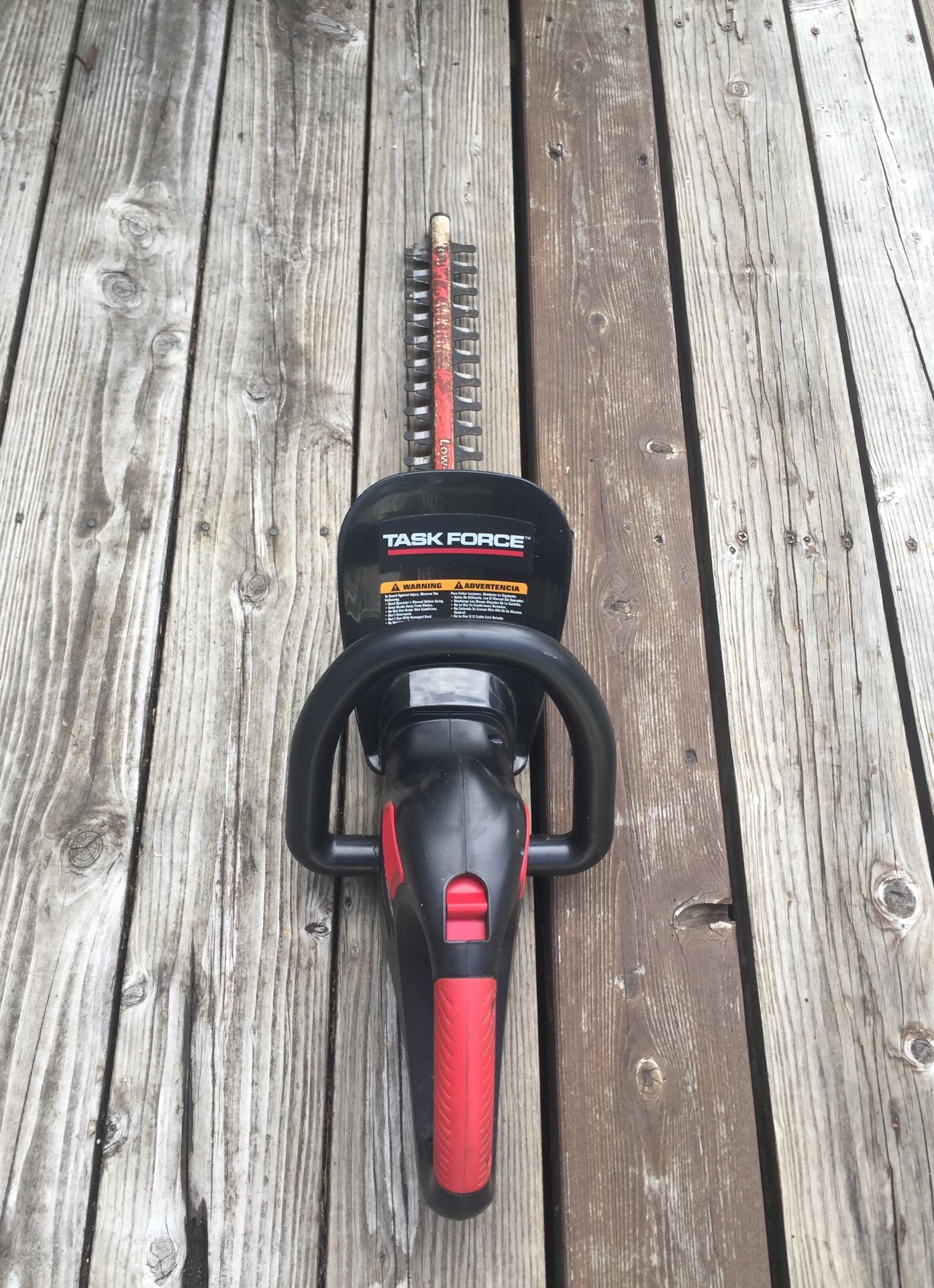 Task Force 18 inch electric hedge trimmer. Model 22033