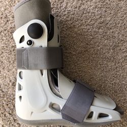 Aircast Air Select Walker Brace/Walking Boot (Short & Small).
