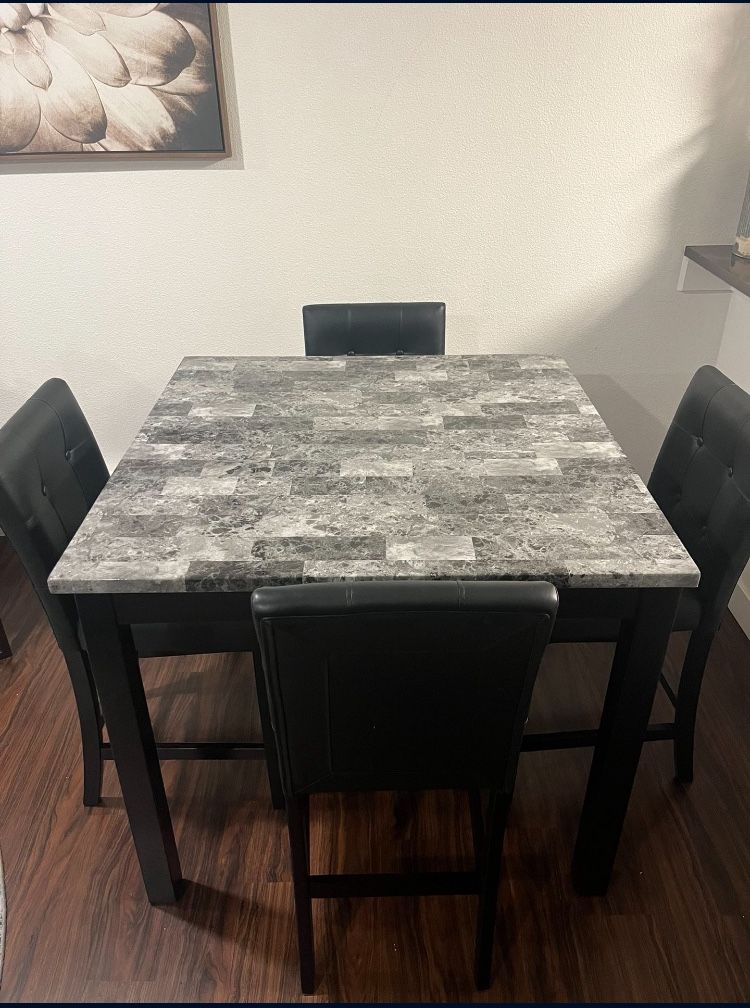 Ashley’s Furniture | Maysville Counter Height Dining Table and 4 Bar Stools Set