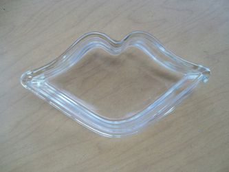 Rare lip shape glass dish bowl