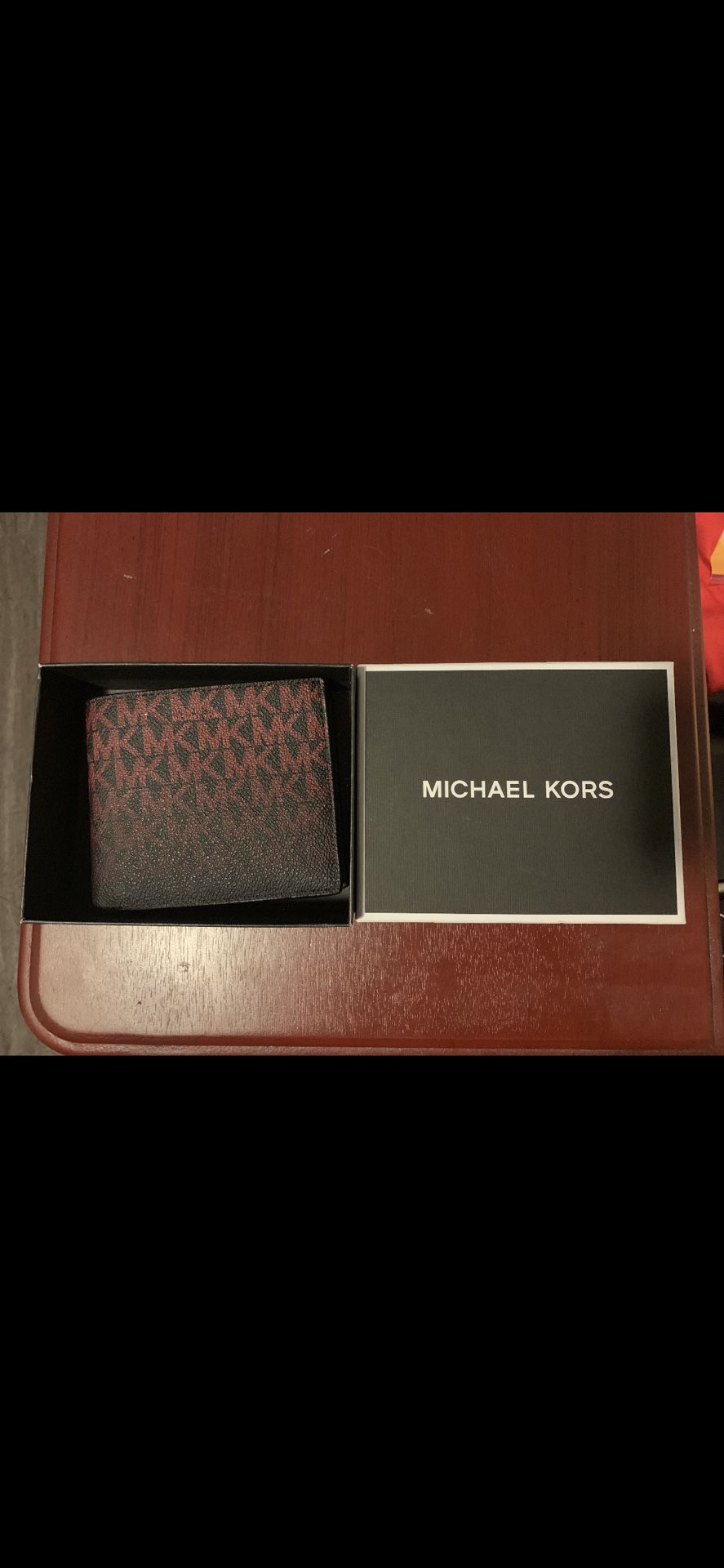 Michael Kors Wallet (Never been used)