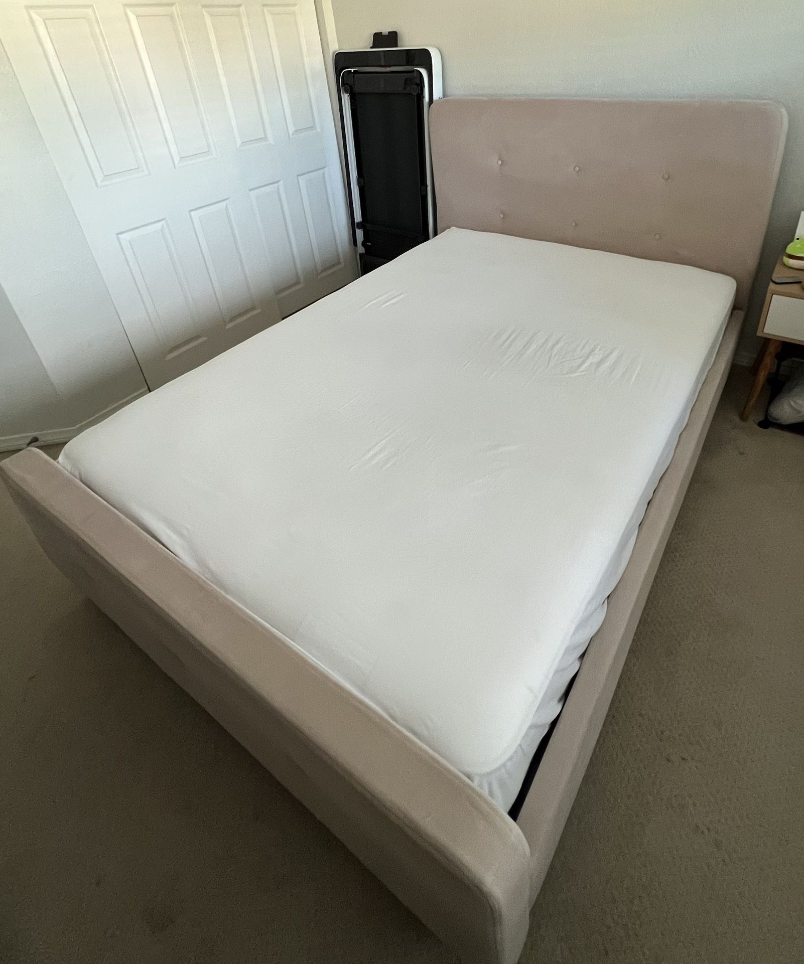 Full Size Bed Frame & Mattress 