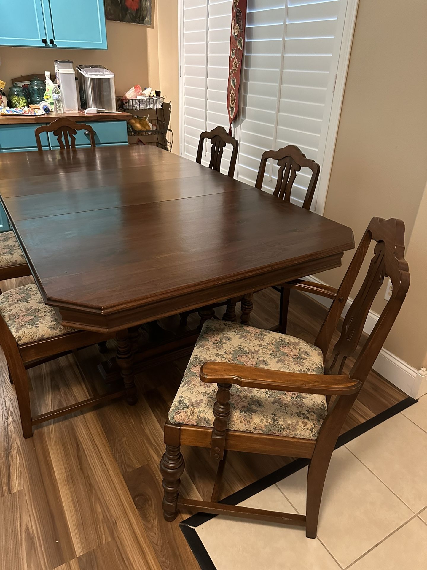 Antique Table With 2 Leaf With 6 Chairs