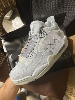 Jordan 4 Kaws size 8.5