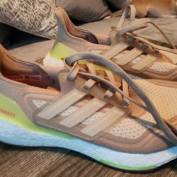 Womens ULTRABOOST Adidas Size 8