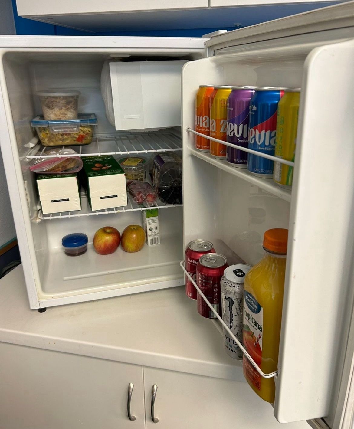 Mini Fridge 18”x24”x19”