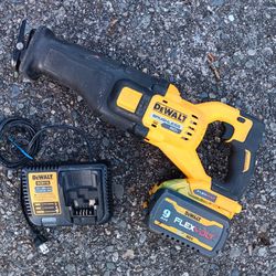 DeWalt 60volt Reciprocating Saw Sawzall DWS389 9amp Battery & Charger Vgood Condition. For Pick Up Fremont Seattle. No Low Ball Offers. No Trades 