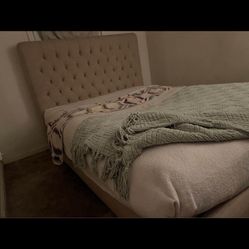 Queen Size Bed Fram/matress 