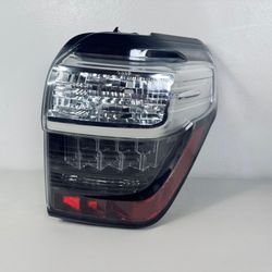 2014 - 2022 TOYOTA 4RUNNER RH PASSENGER SIDE TAILLIGHT OEM
