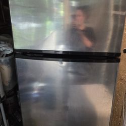 Refrigerator 