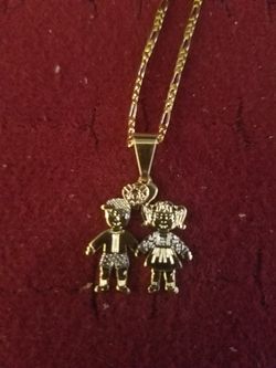 Cadena con dige de hermano y hermana de oro laminado