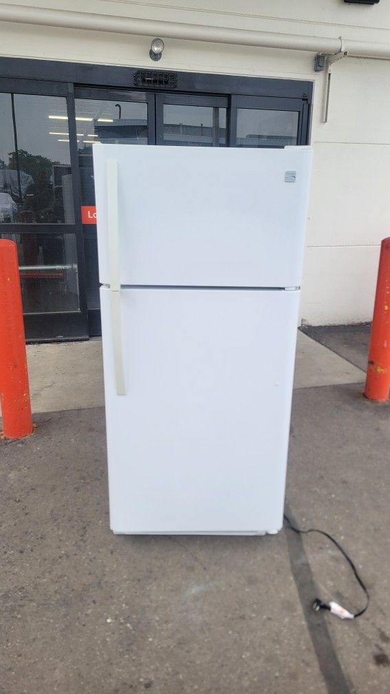 Kenmore Refrigerator (Delivery Available)