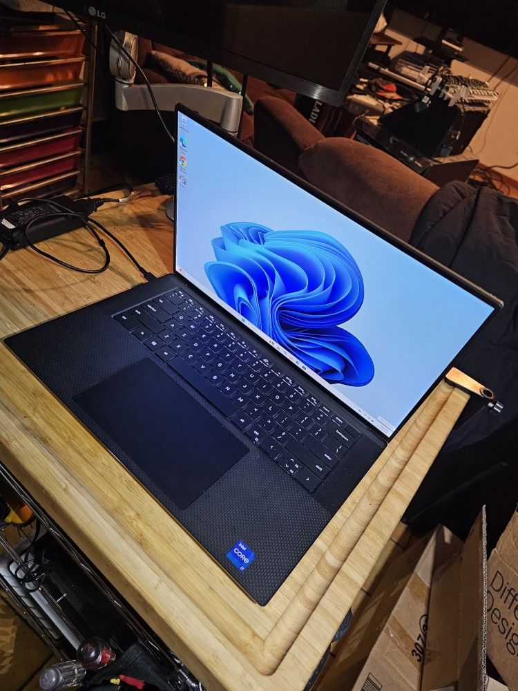 Dell XPS Gaming PC Intel i7-CPU 16GB Ram 1TB SSD GPU: NVIDIA RTX 