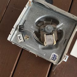 2 Bathroom Fans Free