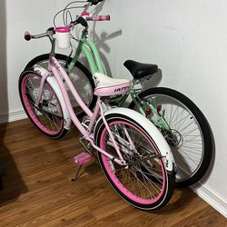 2 Bikes Woman and Men.