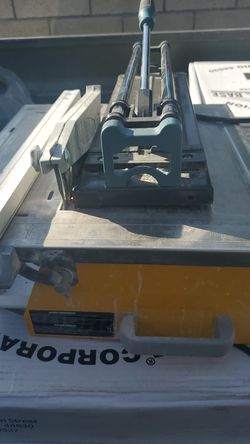 Tile cutter
