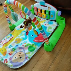 Fisher Deluxe Kick And Play Piano.