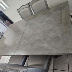 Dinning Table/ Mesa Para Comer