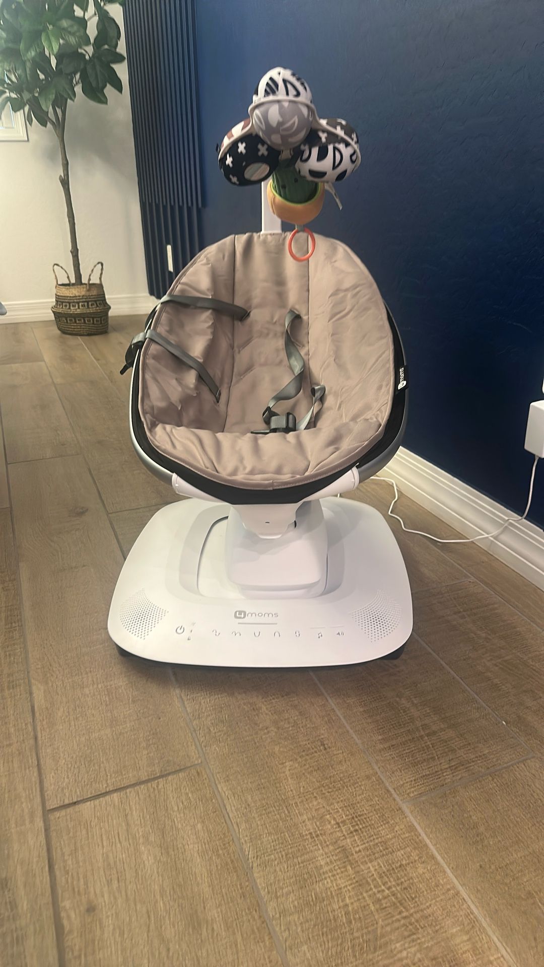 mamaRoo multi-motion baby swing