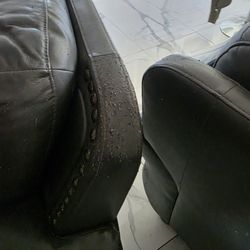 Sofas Tienen Unos Rasgun̈os De Gatos