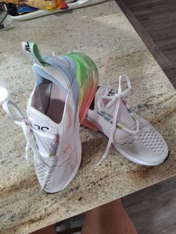 Nike Air 270  size 4.5