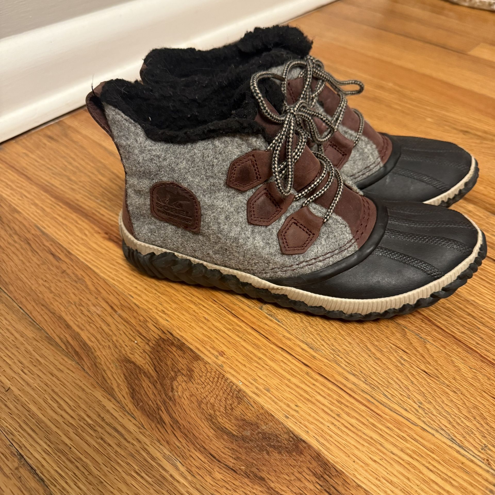 Sorel Out N About Plus Women’s 8.5 Gray Felt Duck Boots Waterproof NL3973-628